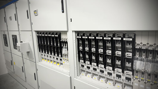 Anlagenbau Schaltschrank Anlagenbau Anlage mit großem Schaltschrank